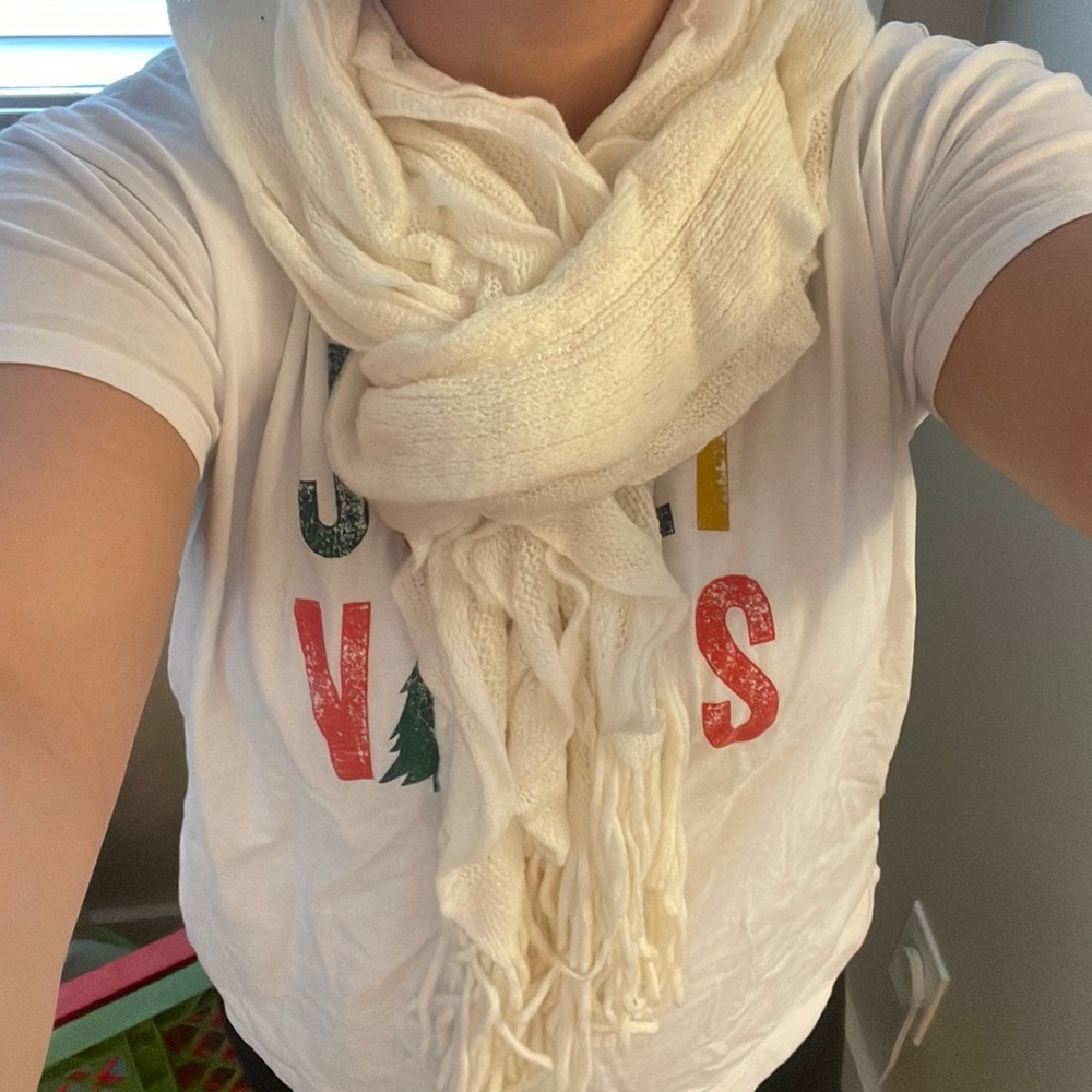 Cute Ruffle Scarf - Picture 2 of 5